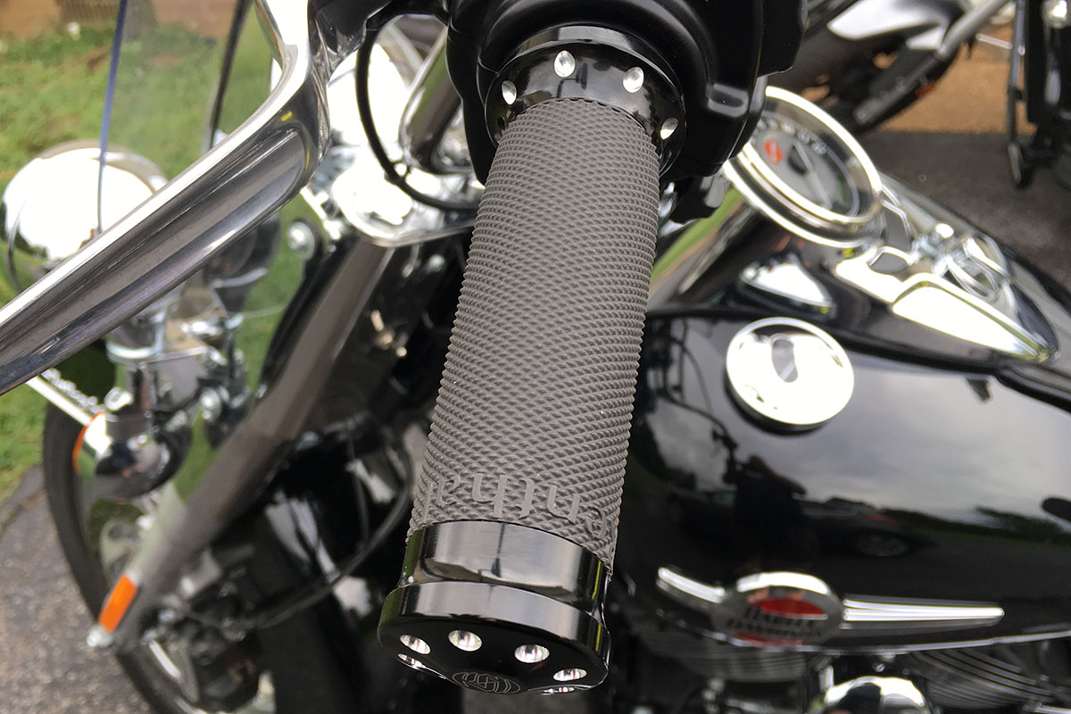 INNOGLOW 1 26mm Chrome Black Handlebar Grip Fits for Custom Harley Davidson Sportster Softail Tour Glide Road King Electra Glide Dyna w/ 1 inch Throttle Grips Bar Ends Motorcycle Hand Grips 